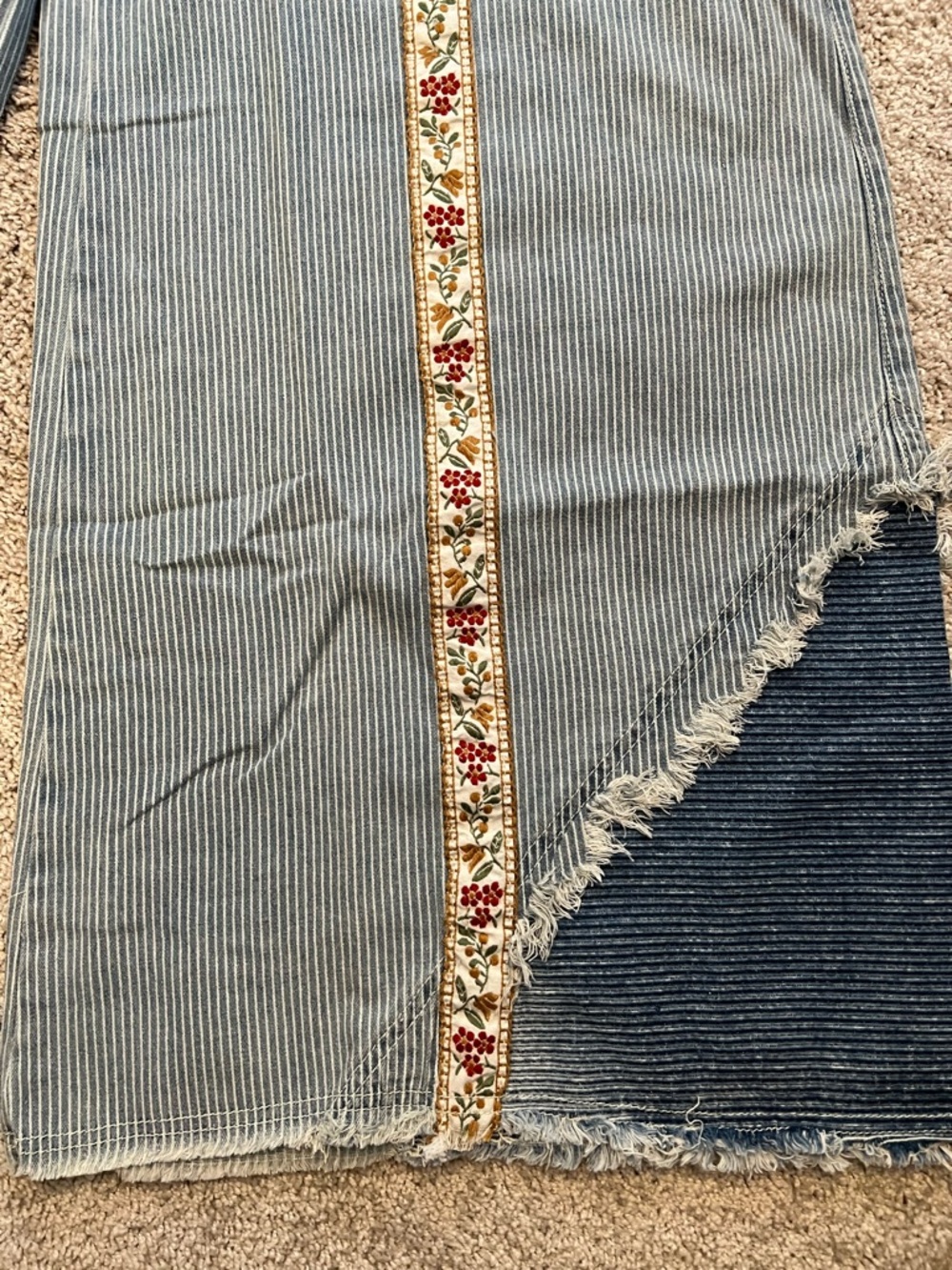 POL Boho Embroidered Wide Leg Pinstriped Jeans M  Floral Festival - Picture 8 of 13